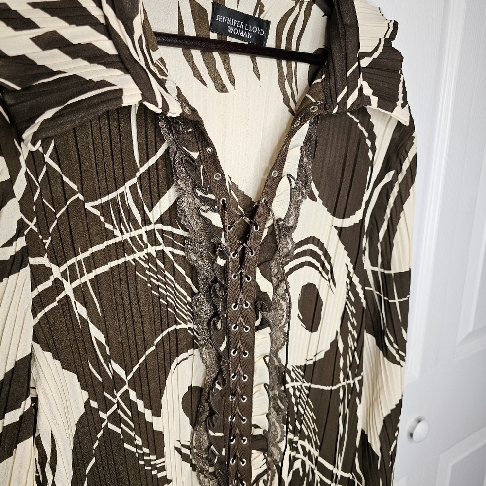 Jennifer L Loyd To Wear Accordian Blouse 1X - Picture 8 of 8